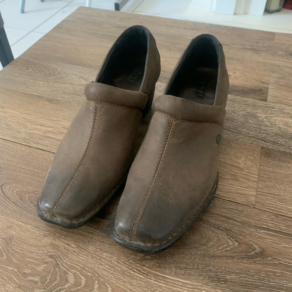 Born Leather woman’s shoes/mocasines sz 8.5 wide